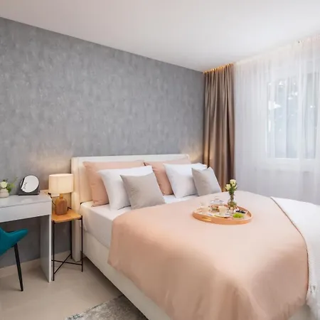 Luxury Silvery In Center With Jacuzzi, Sauna And Parking *