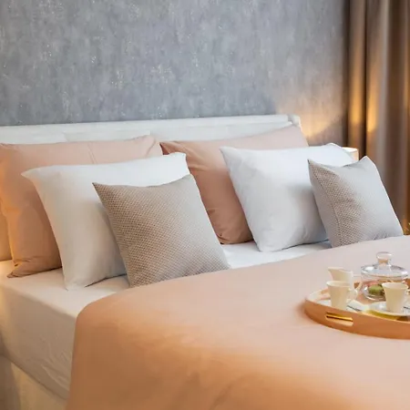 Luxury Silvery In Center With Jacuzzi, Sauna And Parking