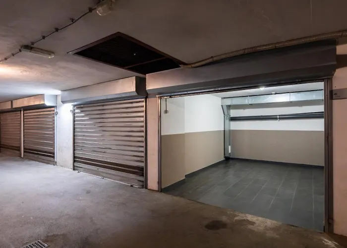 Luxury Silvery In Center With Jacuzzi, Sauna And Parking شقة