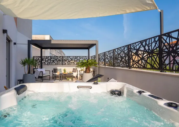 شقة Luxury Silvery In Center With Jacuzzi, Sauna And Parking