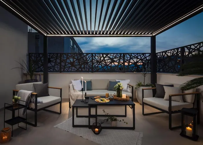 Luxury Silvery In Center With Jacuzzi, Sauna And Parking