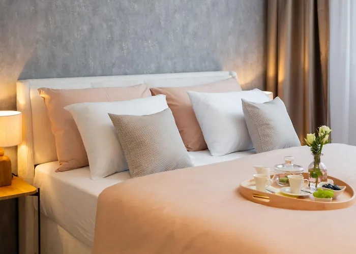 Luxury Silvery In Center With Jacuzzi, Sauna And Parking