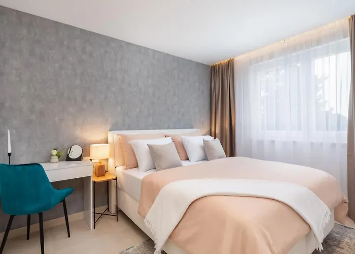 شقة Luxury Silvery In Center With Jacuzzi, Sauna And Parking سبليت