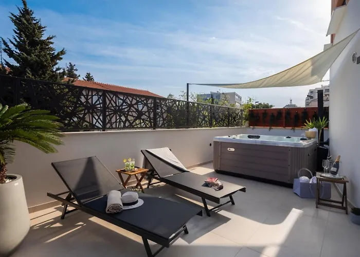 Luxury Silvery In Center With Jacuzzi, Sauna And Parking *