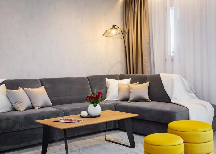 Luxury Silvery In Center With Jacuzzi, Sauna And Parking شقة
