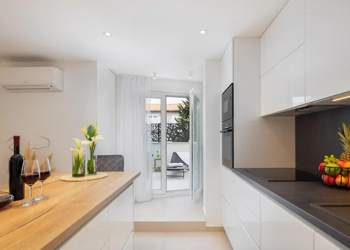 شقة Luxury Silvery In Center With Jacuzzi, Sauna And Parking