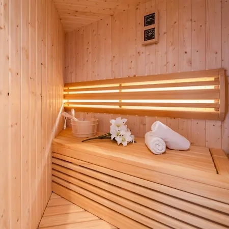Luxury Silvery In Center With Jacuzzi, Sauna And Parking شقة *