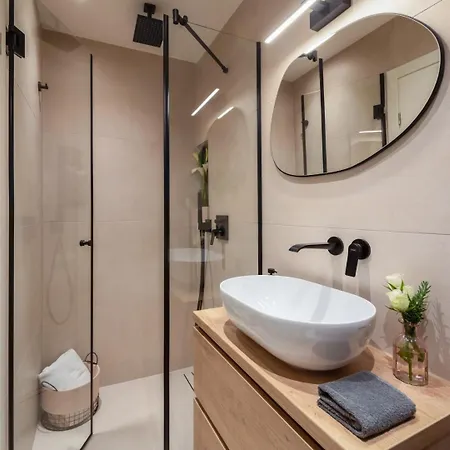 شقة Luxury Silvery In Center With Jacuzzi, Sauna And Parking سبليت