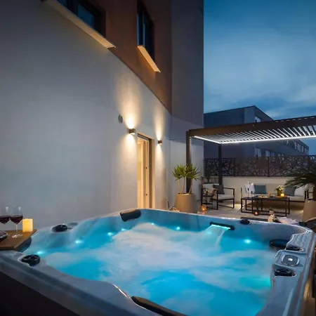 Apartment Luxury Silvery In Center With Jacuzzi, Sauna And Parking *