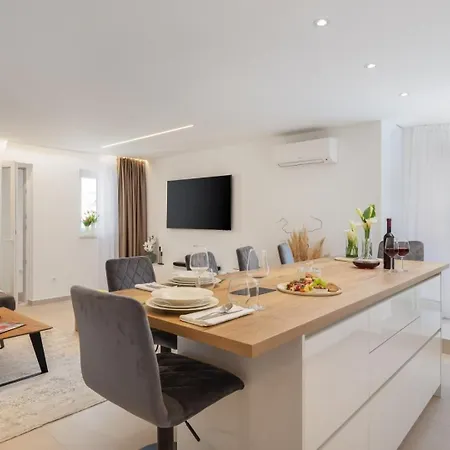 Luxury Silvery In Center With Jacuzzi, Sauna And Parking سبليت