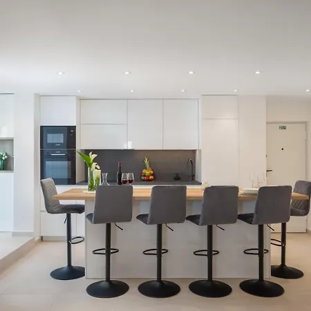 Luxury Silvery In Center With Jacuzzi, Sauna And Parking * سبليت