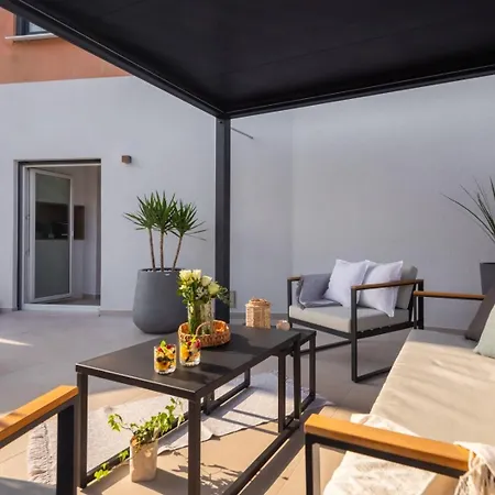 Luxury Silvery In Center With Jacuzzi, Sauna And Parking سبليت