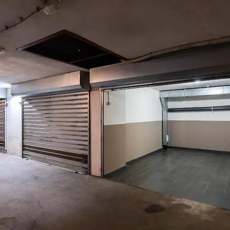Luxury Silvery In Center With Jacuzzi, Sauna And Parking شقة