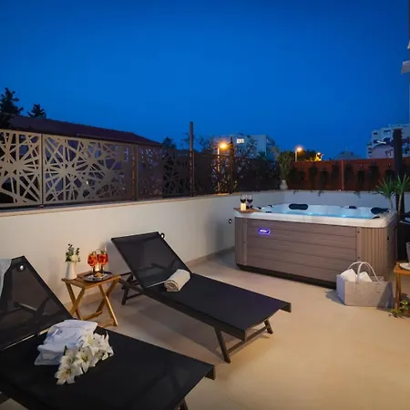 Apartment Luxury Silvery In Center With Jacuzzi, Sauna And Parking *