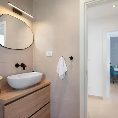 Luxury Silvery In Center With Jacuzzi, Sauna And Parking * سبليت