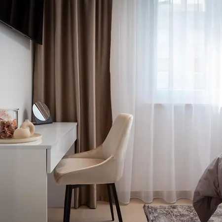 Apartment Luxury Silvery In Center With Jacuzzi, Sauna And Parking