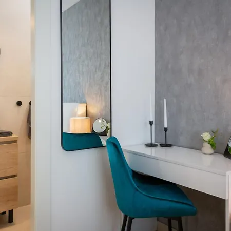 Luxury Silvery In Center With Jacuzzi, Sauna And Parking شقة سبليت