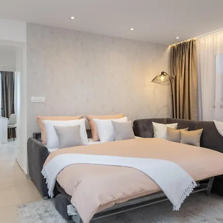 شقة Luxury Silvery In Center With Jacuzzi, Sauna And Parking سبليت