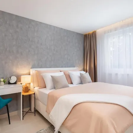 شقة Luxury Silvery In Center With Jacuzzi, Sauna And Parking سبليت