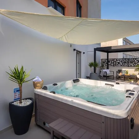 شقة Luxury Silvery In Center With Jacuzzi, Sauna And Parking