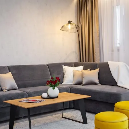 Luxury Silvery In Center With Jacuzzi, Sauna And Parking Apartment