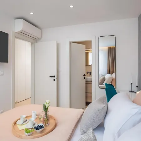 דירה Luxury Silvery In Center With Jacuzzi, Sauna And Parking
