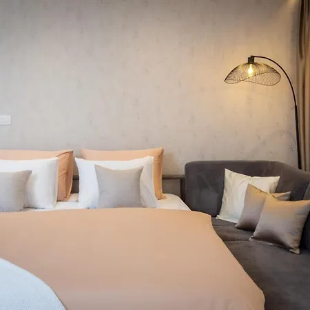 Luxury Silvery In Center With Jacuzzi, Sauna And Parking דירה ספליט