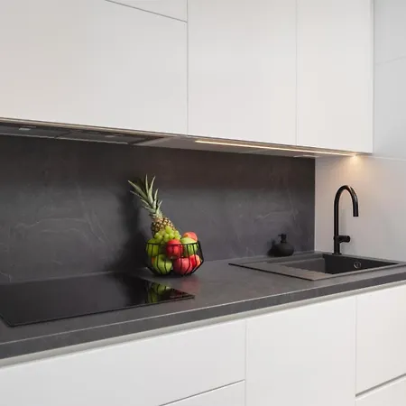 Luxury Silvery In Center With Jacuzzi, Sauna And Parking דירה