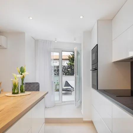 דירה Luxury Silvery In Center With Jacuzzi, Sauna And Parking